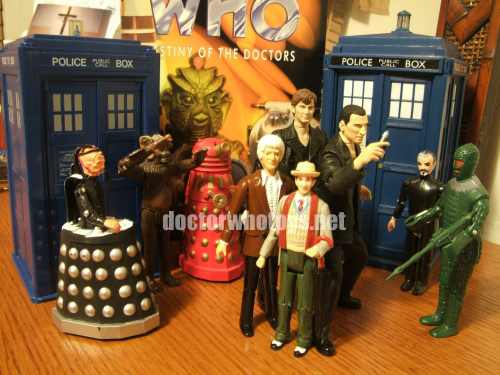 The Dapol and CO Tardis Talking Money Bank with Dapol Davros, Tetrap, Red Dalek, 3rd Doctor, 7th Doctor (light coat), The Master and Ice Warrior, and CO The Doctor Regeneration Set 9th and 10th Doctors - Thanks Sergio
