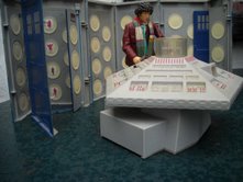 The Fourth Doctor & Dapol Classic Tardis Cosole