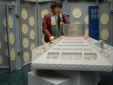 The Fourth Doctor & Dapol Classic Tardis Cosole
