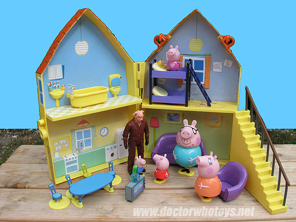 Character Options Doctor Who Pig Guard from Daleks in Manhattan Set & Peppa Pig's Deluxe Playhouse